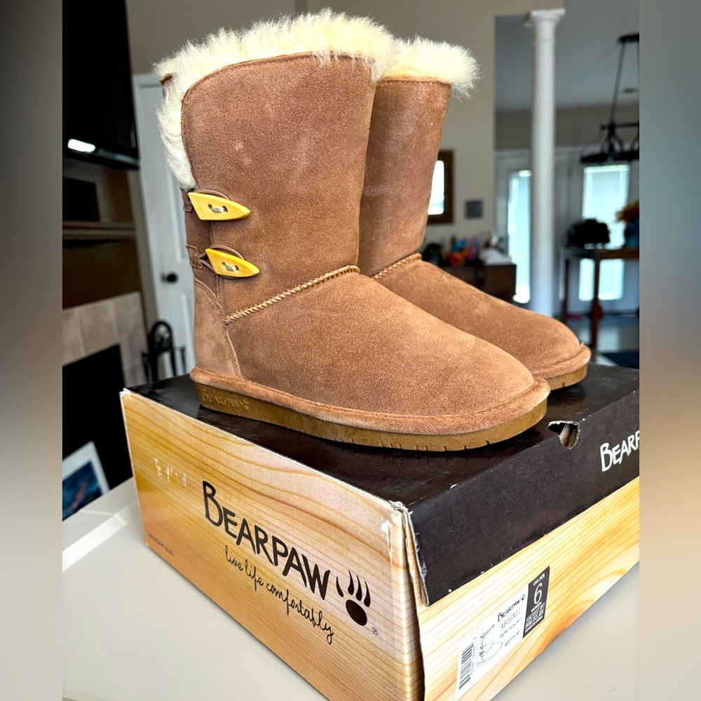 NEW BearPaw Abigail Boots - Size 6